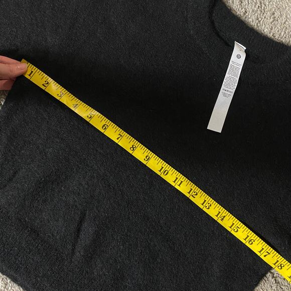 Lululemon Size M Alpaca Wool Blend Cropped Crewneck Sweater Black - Picture 6 of 6